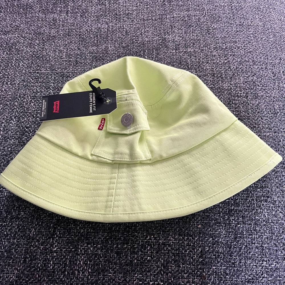 LEVI’S LIME GREEN BUCKET HAT